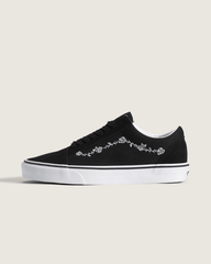 Old Skool Shoe in Black / White | Vans outlet