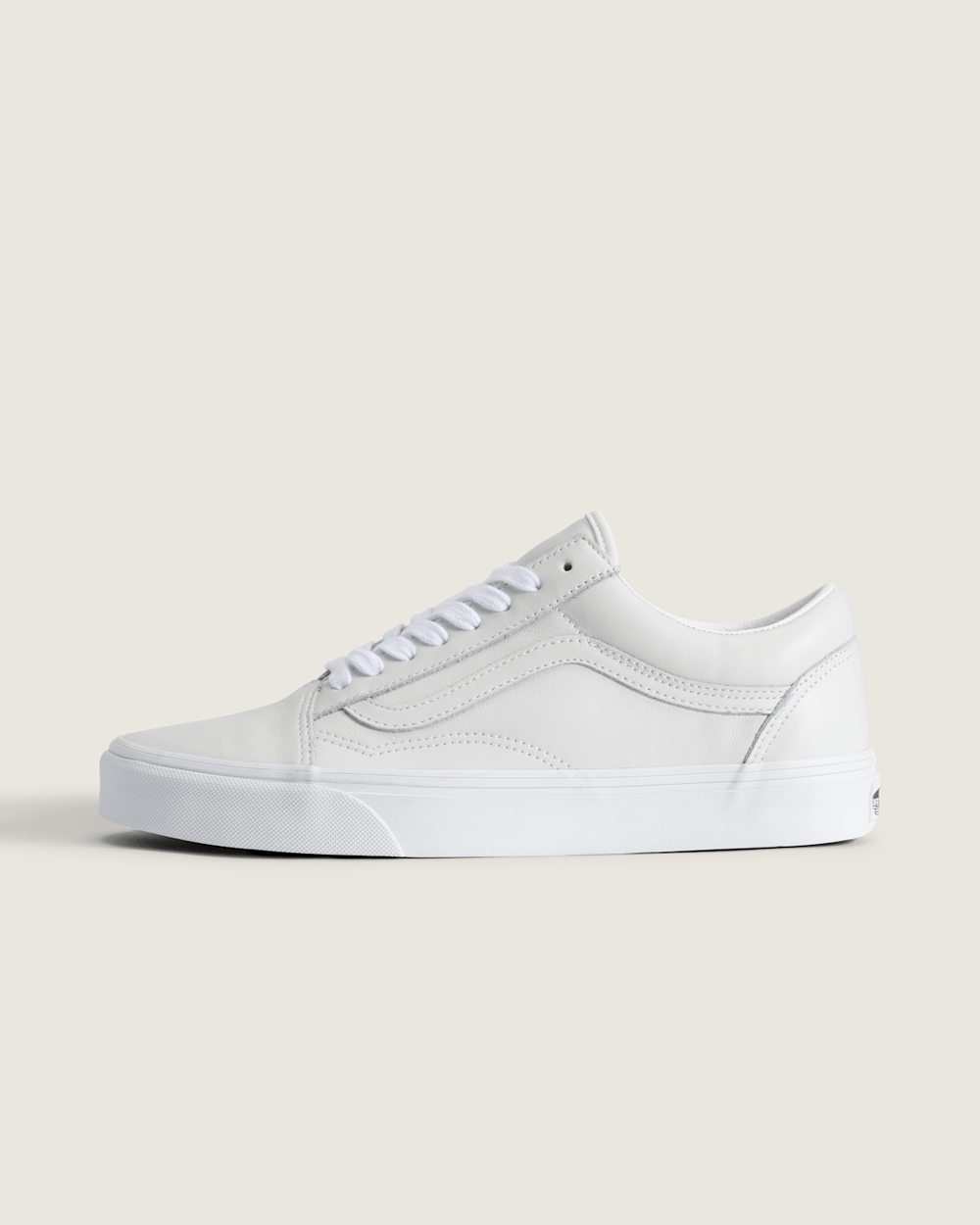 Old Skool Shoe in True White | Vans outlet