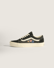 Old Skool Shoe in Black | Vans sale