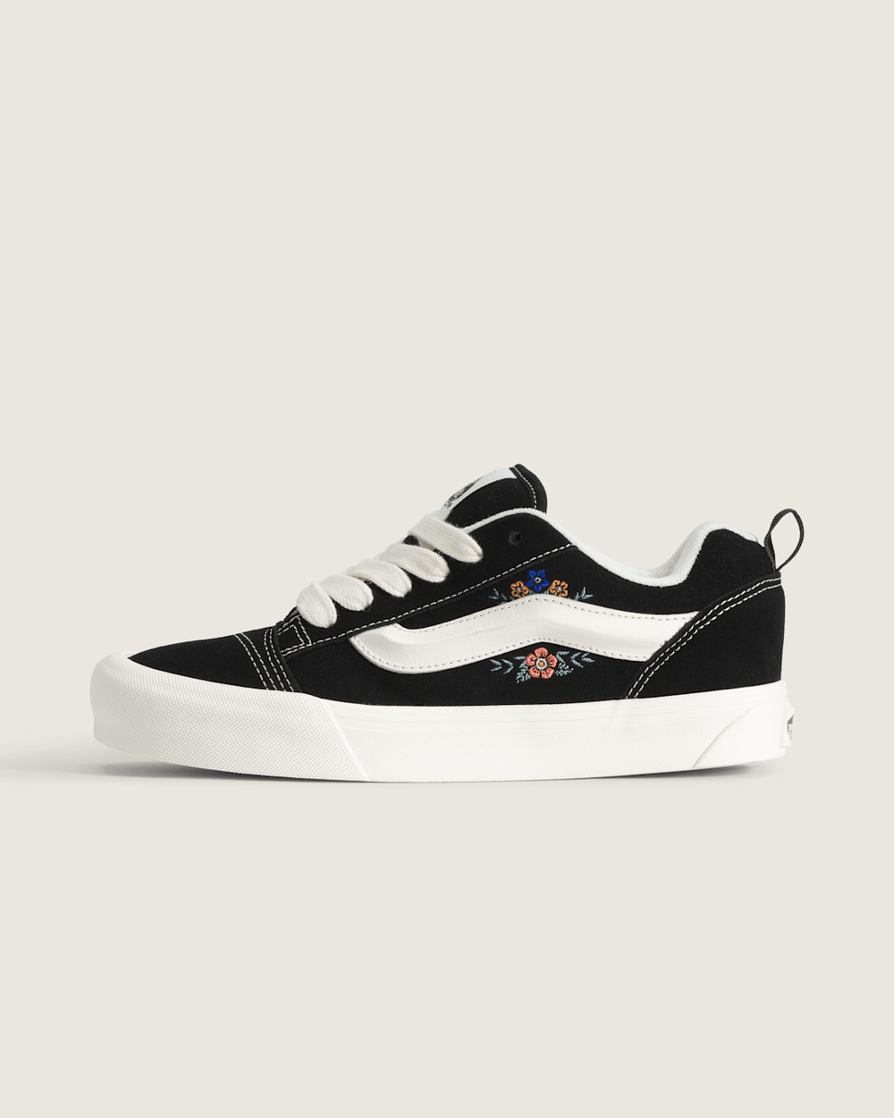 Knu Skool Shoe in Black | Vans discount
