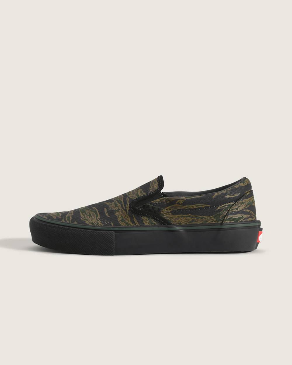 Skate Slip-On Shoe in Camo Green / Black | Vans outlet