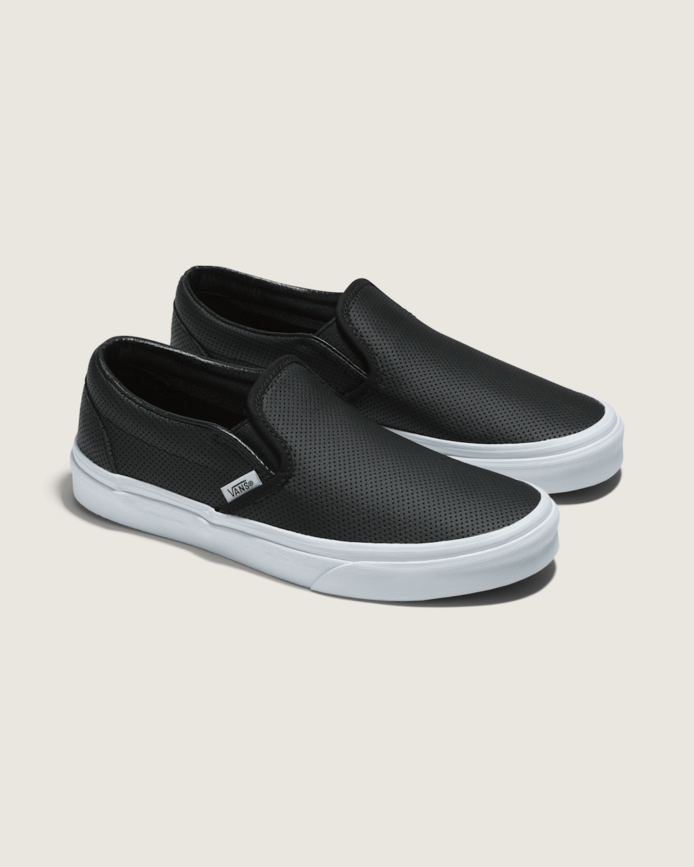 Classic Slip-On Shoe in Black | Vans online