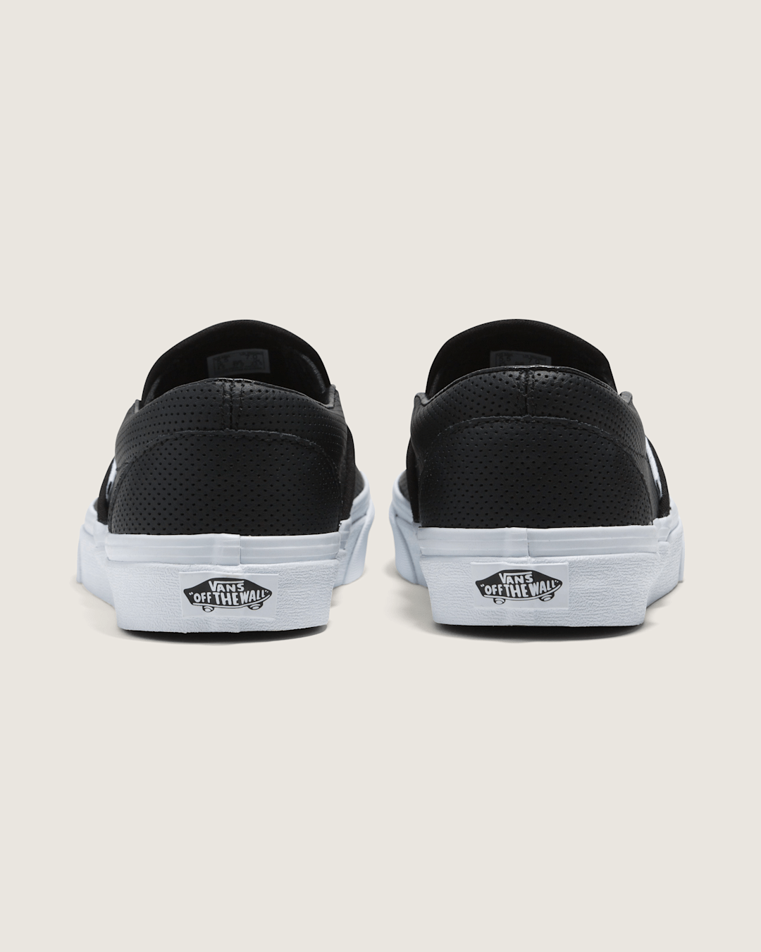 Classic Slip-On Shoe in Black | Vans online