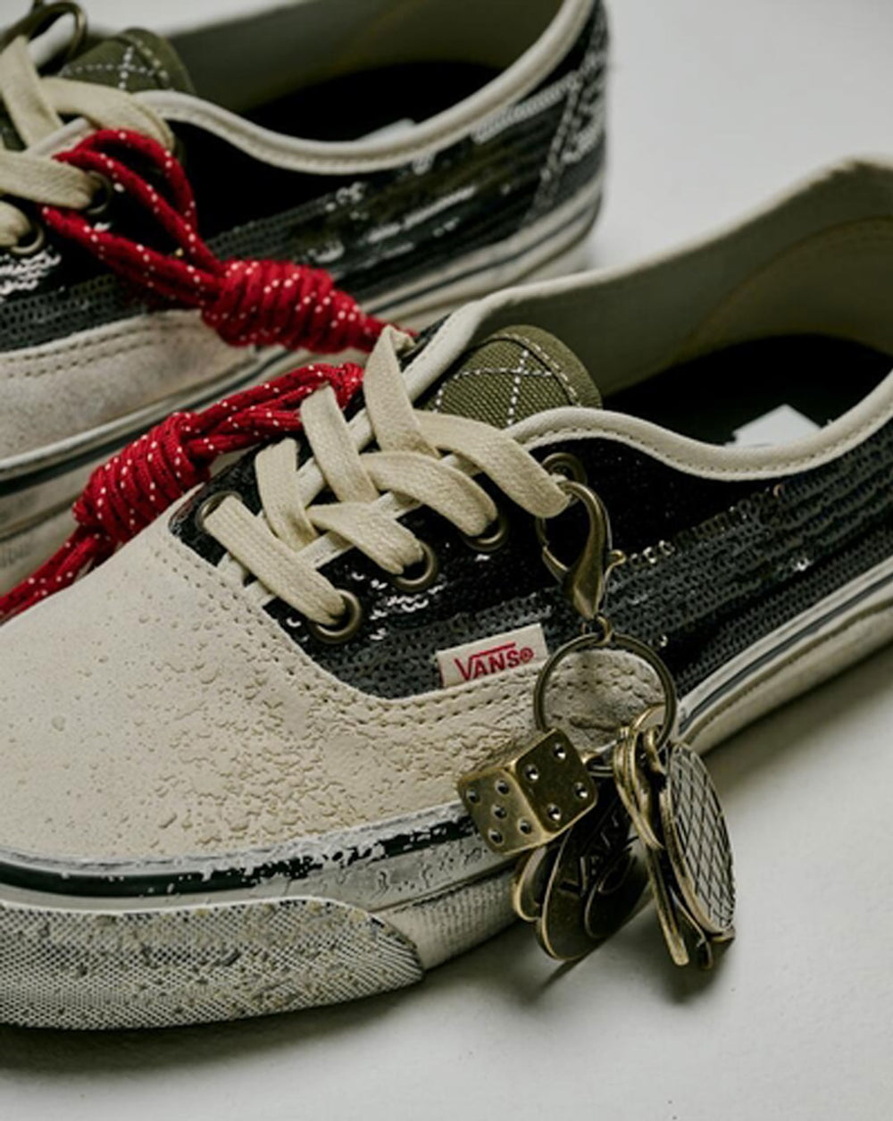 Premium Authentic "Charms" Shoe in Black / White | Vans discount