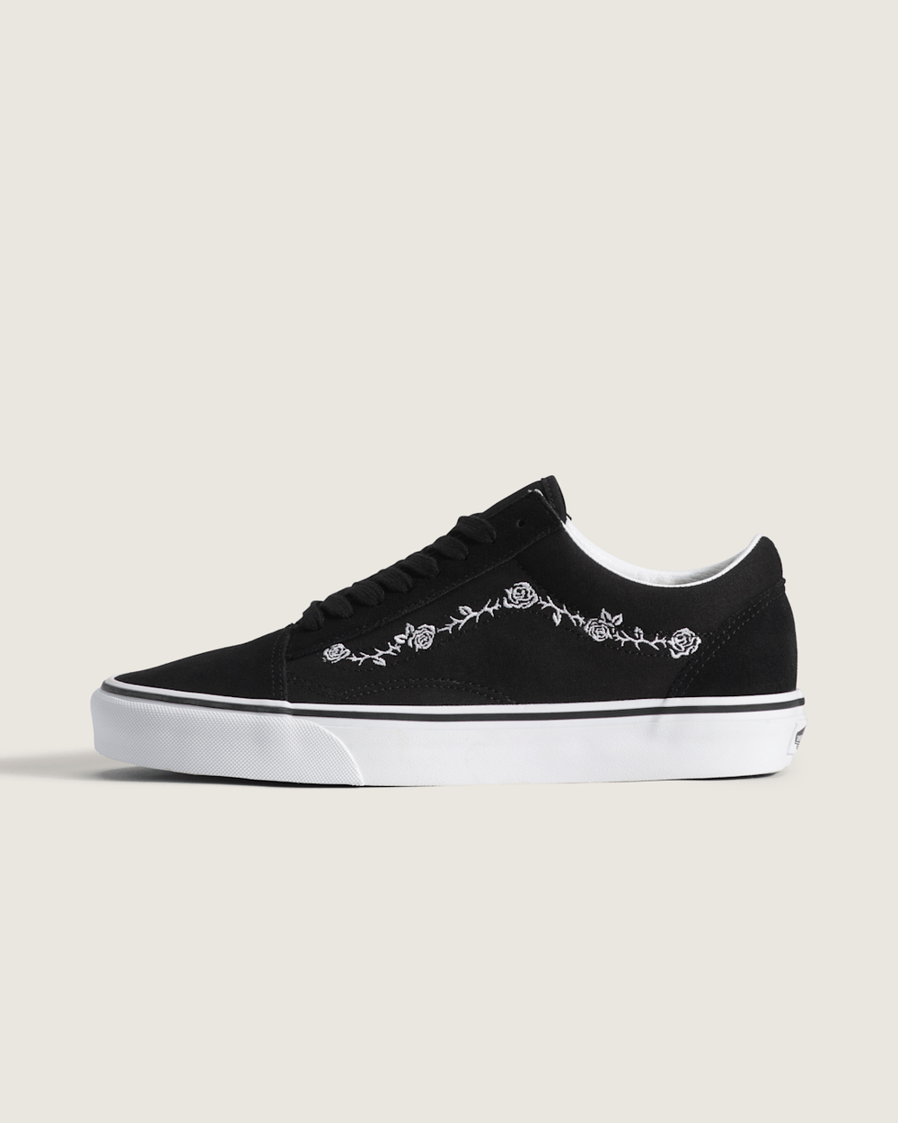 Old Skool Shoe in Black / White | Vans outlet