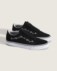 Old Skool Shoe in Black / White | Vans outlet