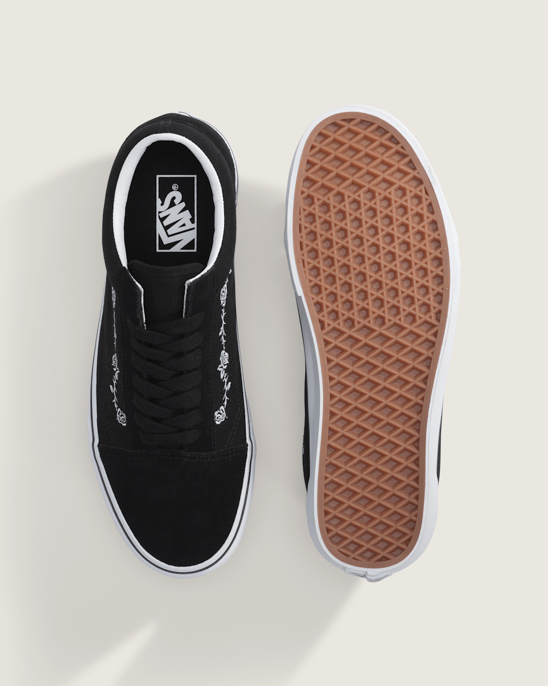 Old Skool Shoe in Black / White | Vans outlet