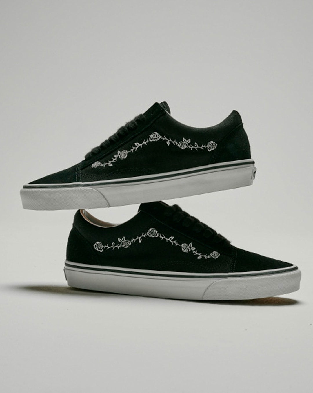 Old Skool Shoe in Black / White | Vans outlet