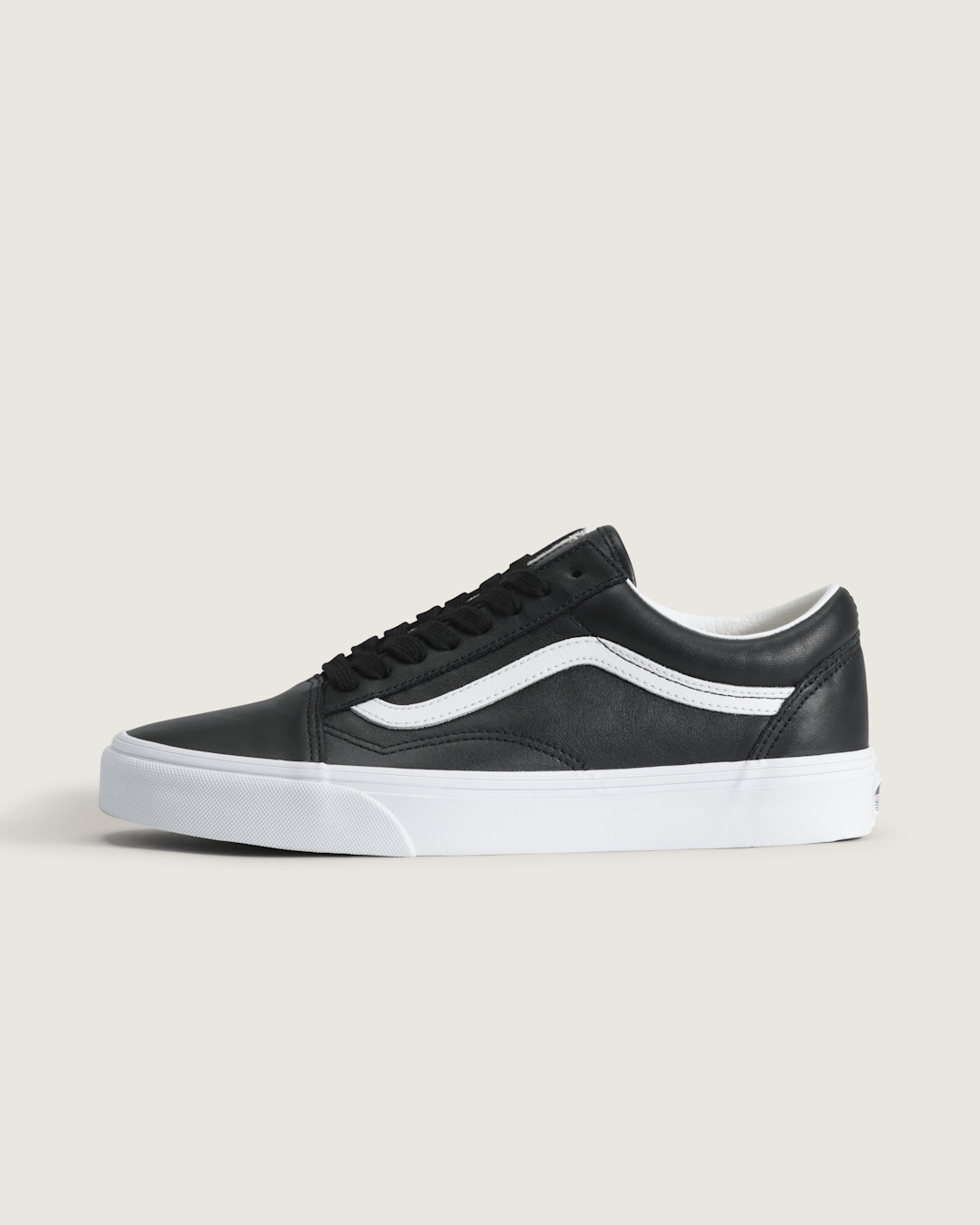 Old Skool Shoe in Black / True White | Vans discount