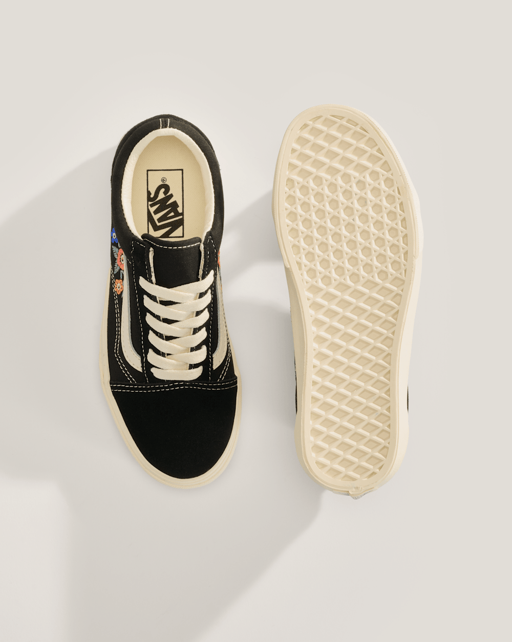 Old Skool Shoe in Black | Vans sale