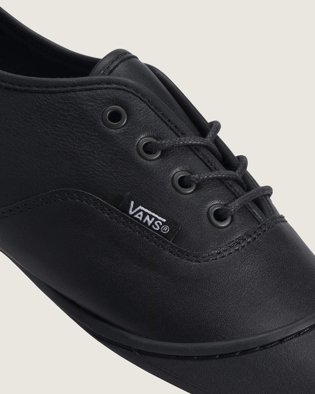 OTW Authentic Prima in Blackout | Vans sale
