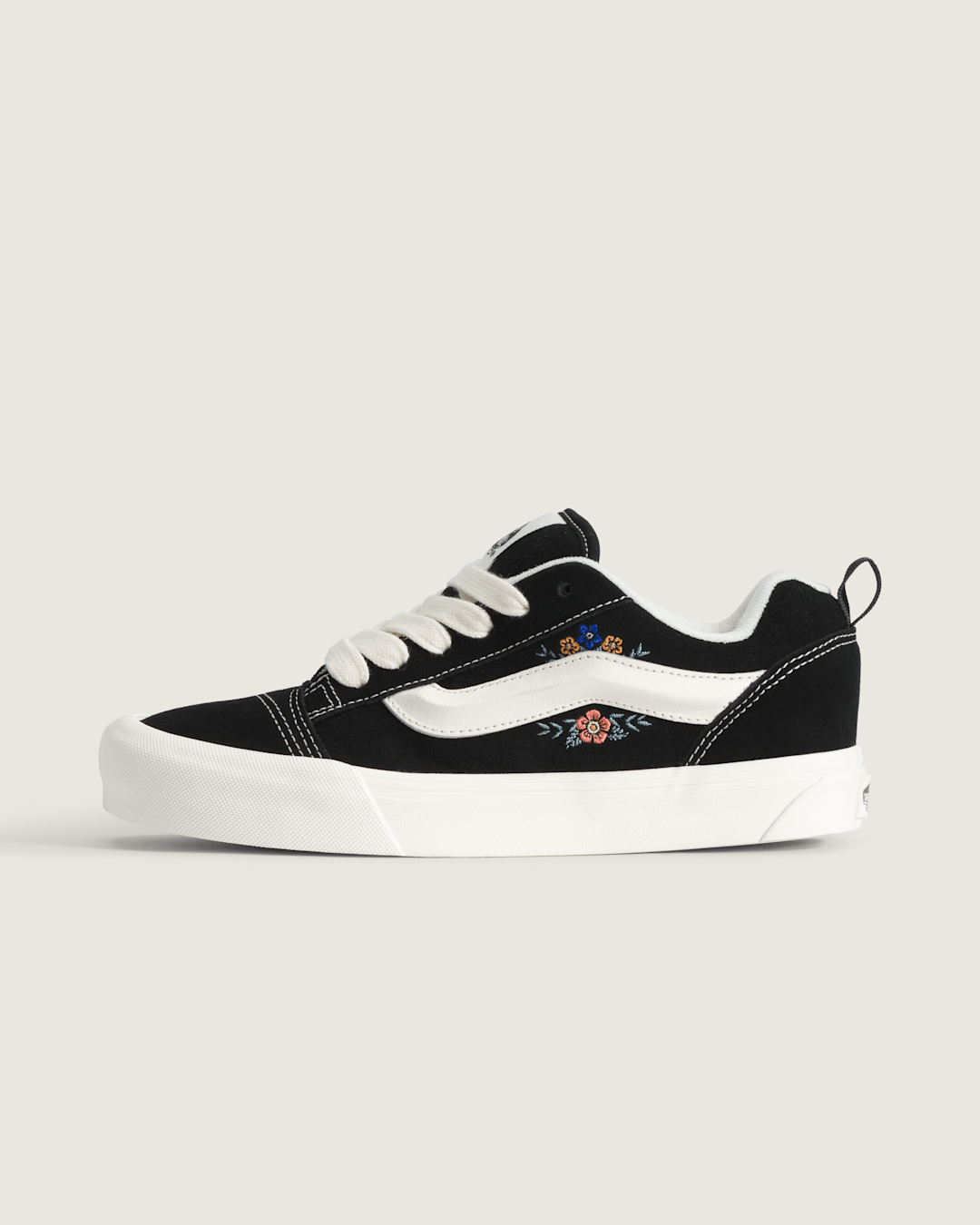 Knu Skool Shoe in Black | Vans discount