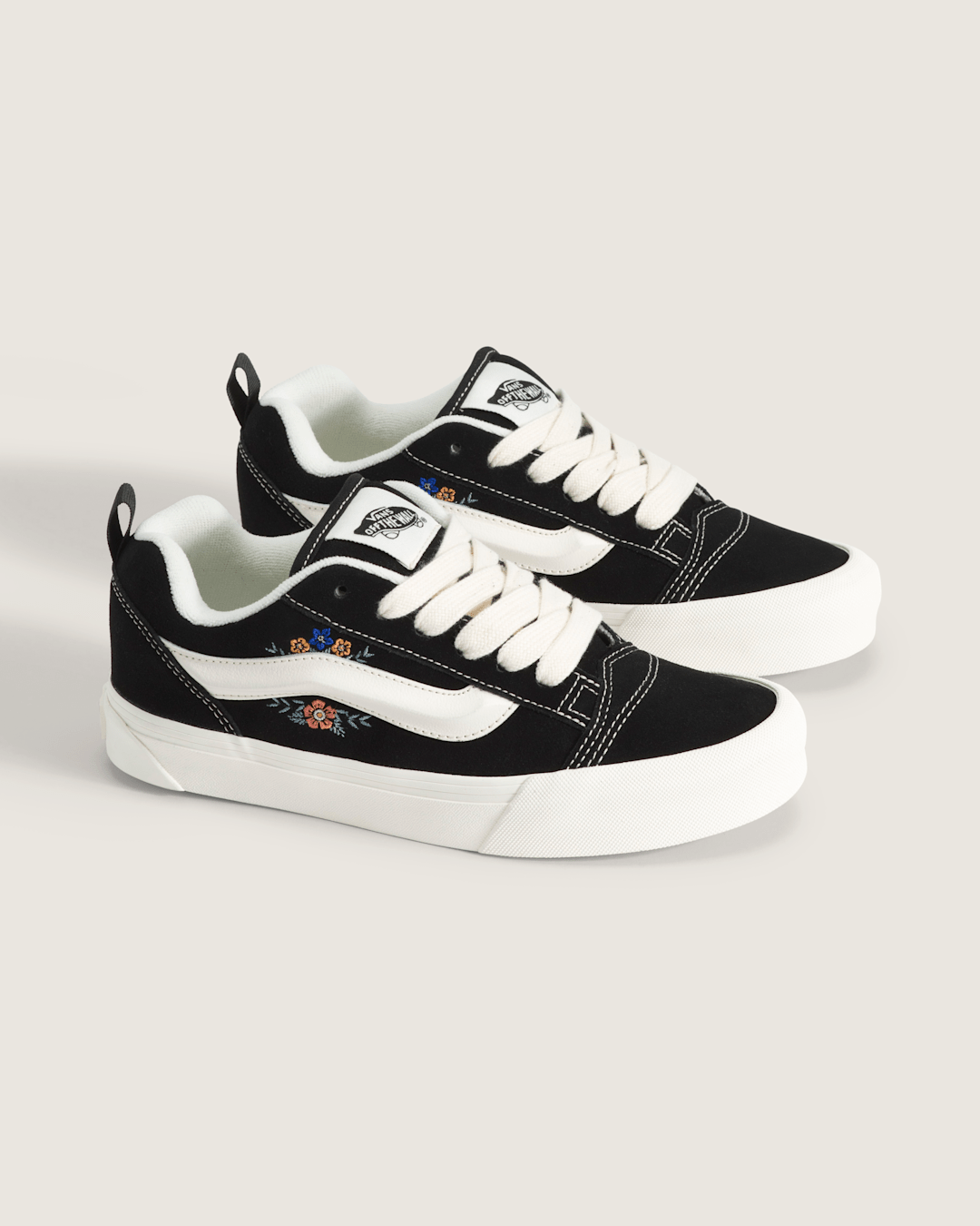 Knu Skool Shoe in Black | Vans discount