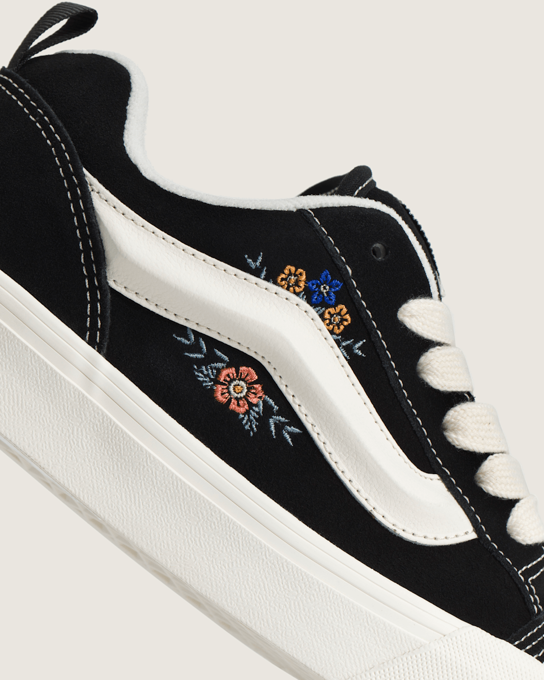 Knu Skool Shoe in Black | Vans discount