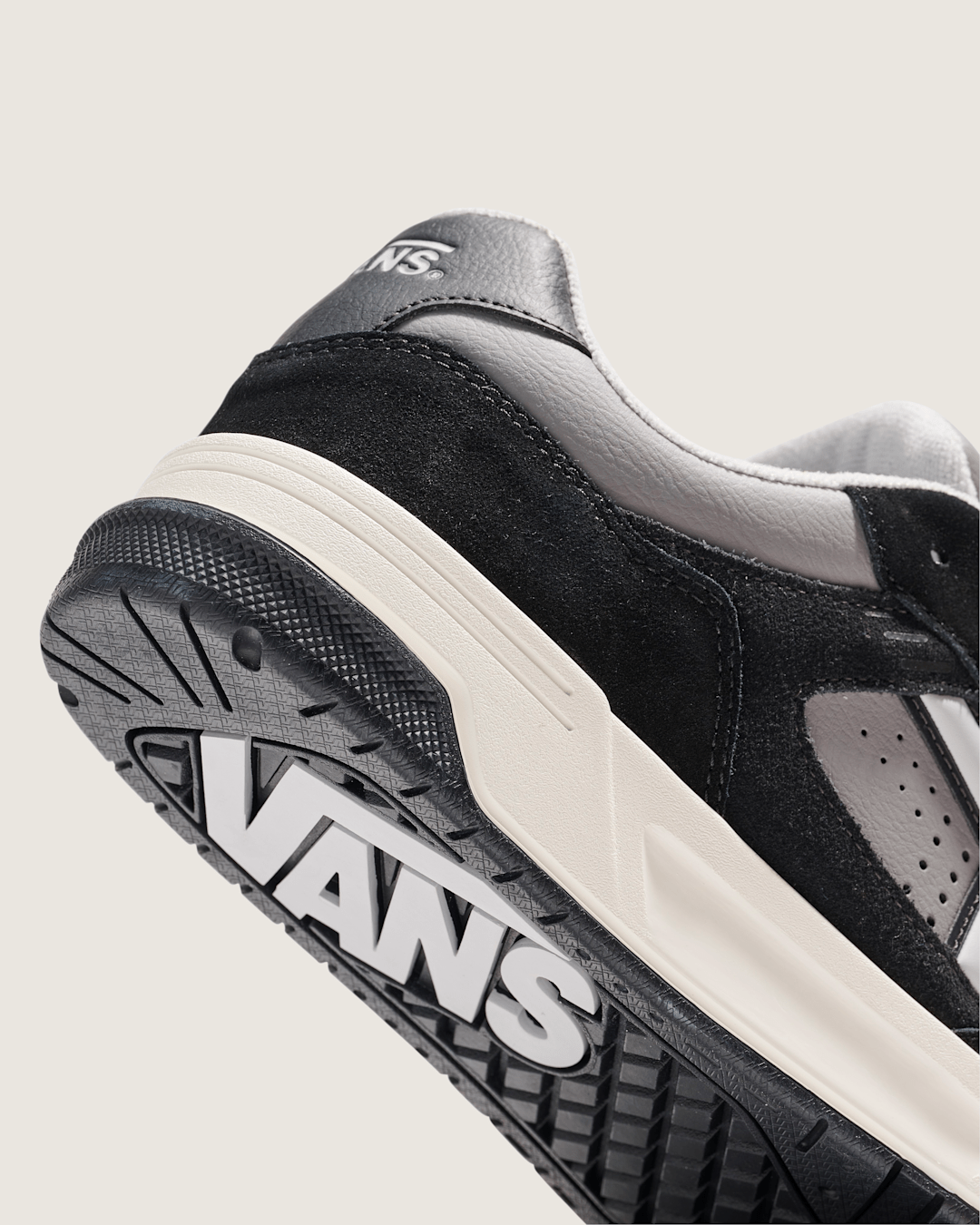 Upland Shoe in Black / Grey | Vans outlet