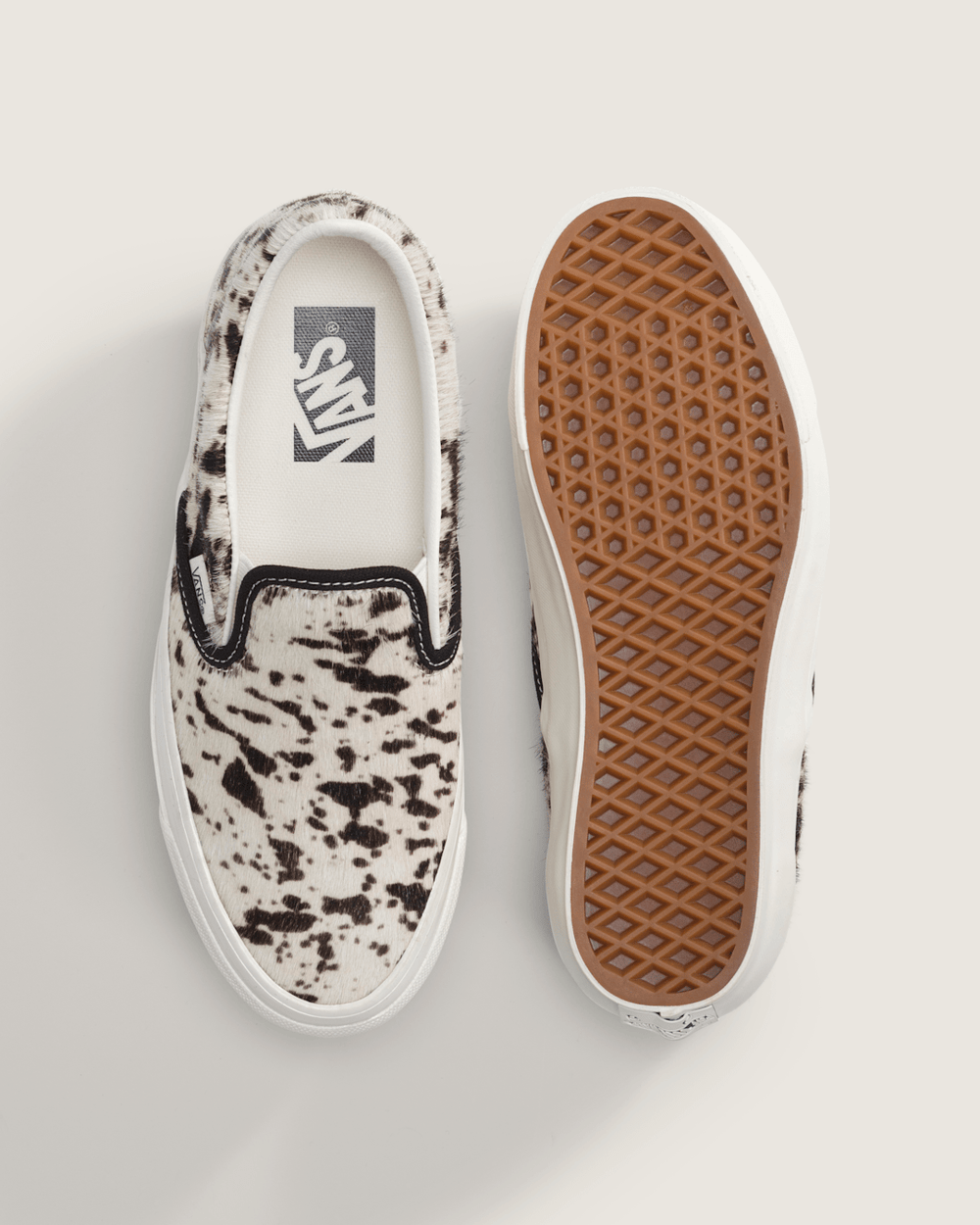 Premium Classic Slip-On Shoe in Black / White | Vans on sale