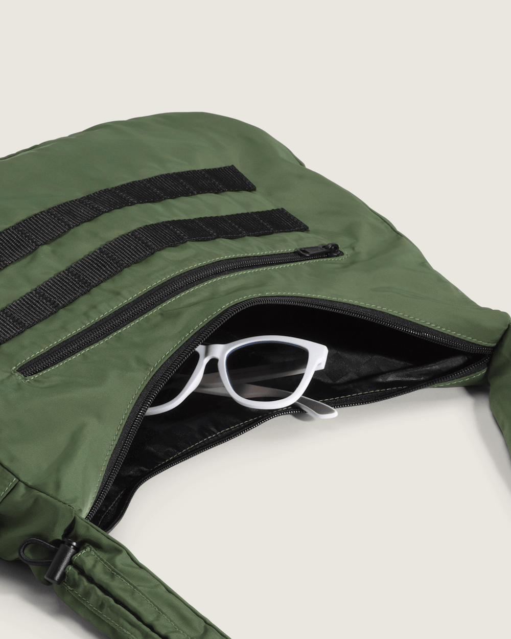 Offshoot Messenger Bag in Pine Forest Green | Vans online