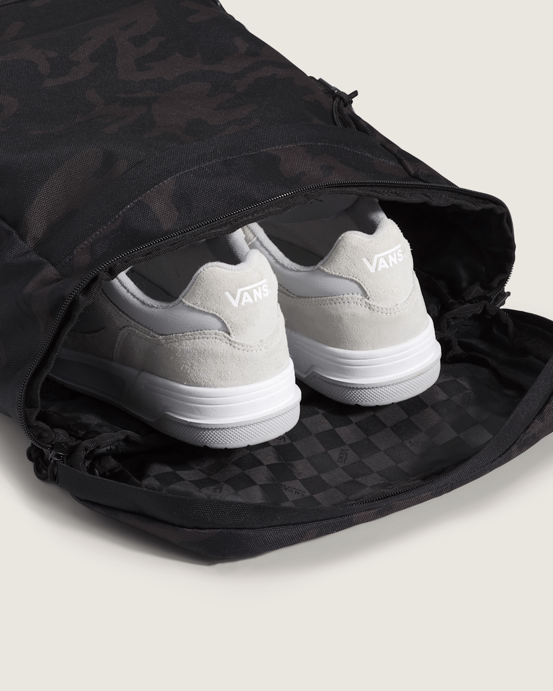 Omit Backpack in Camo Black | Vans outlet