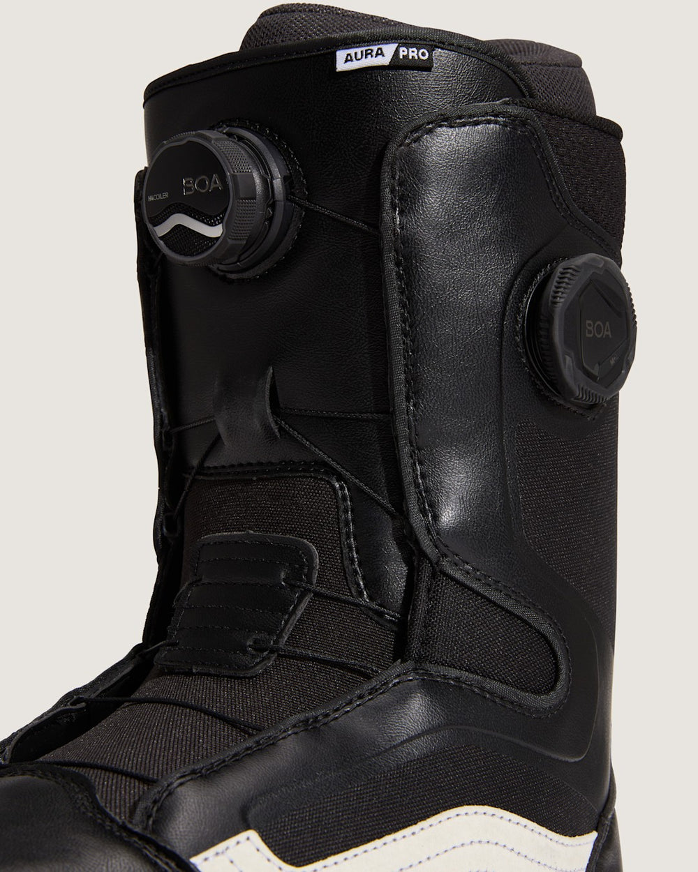 Aura Pro Snowboard Boot in Black / White | Vans sale