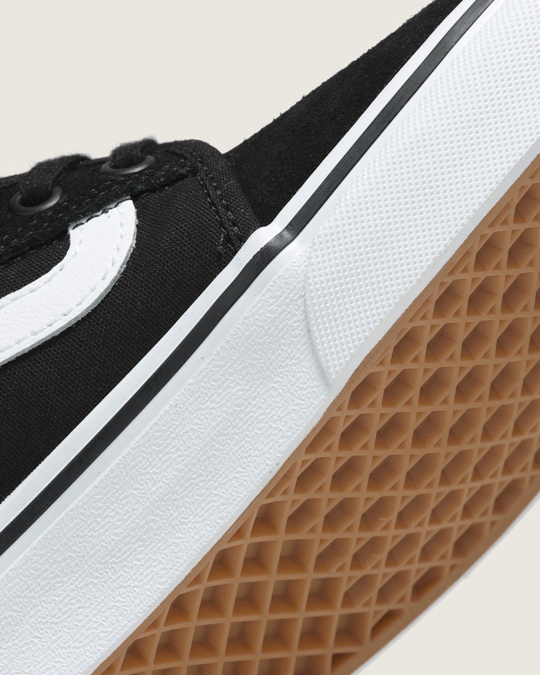 Skate Chukka Low Sidestripe Shoe in Black / White | Vans discount