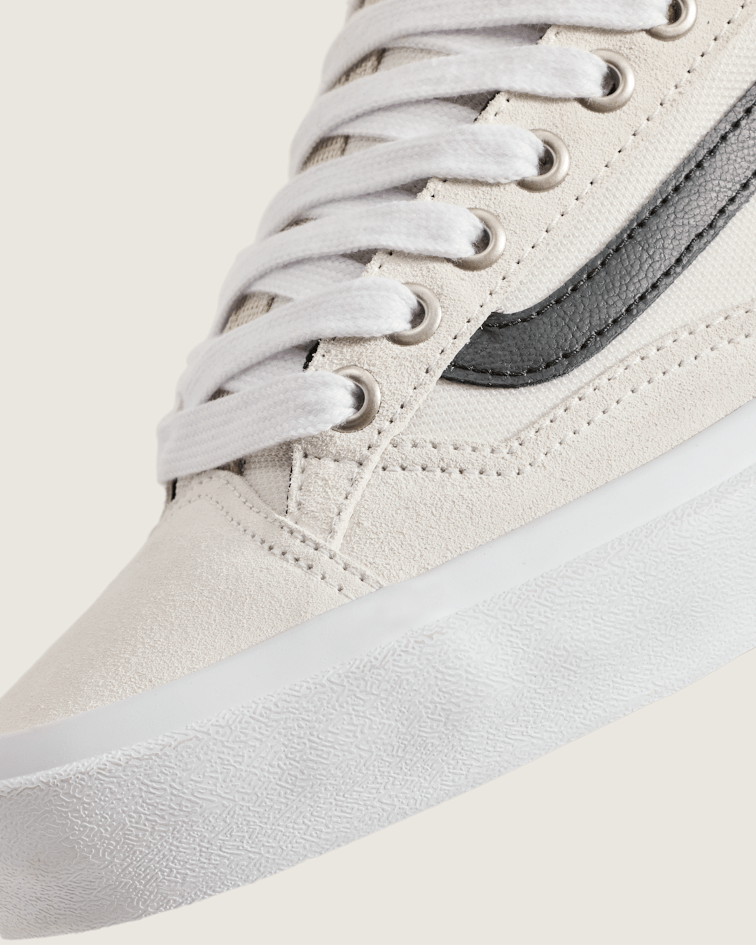 Skate Old Skool 36+ Shoe in Antique White / Black | Vans online