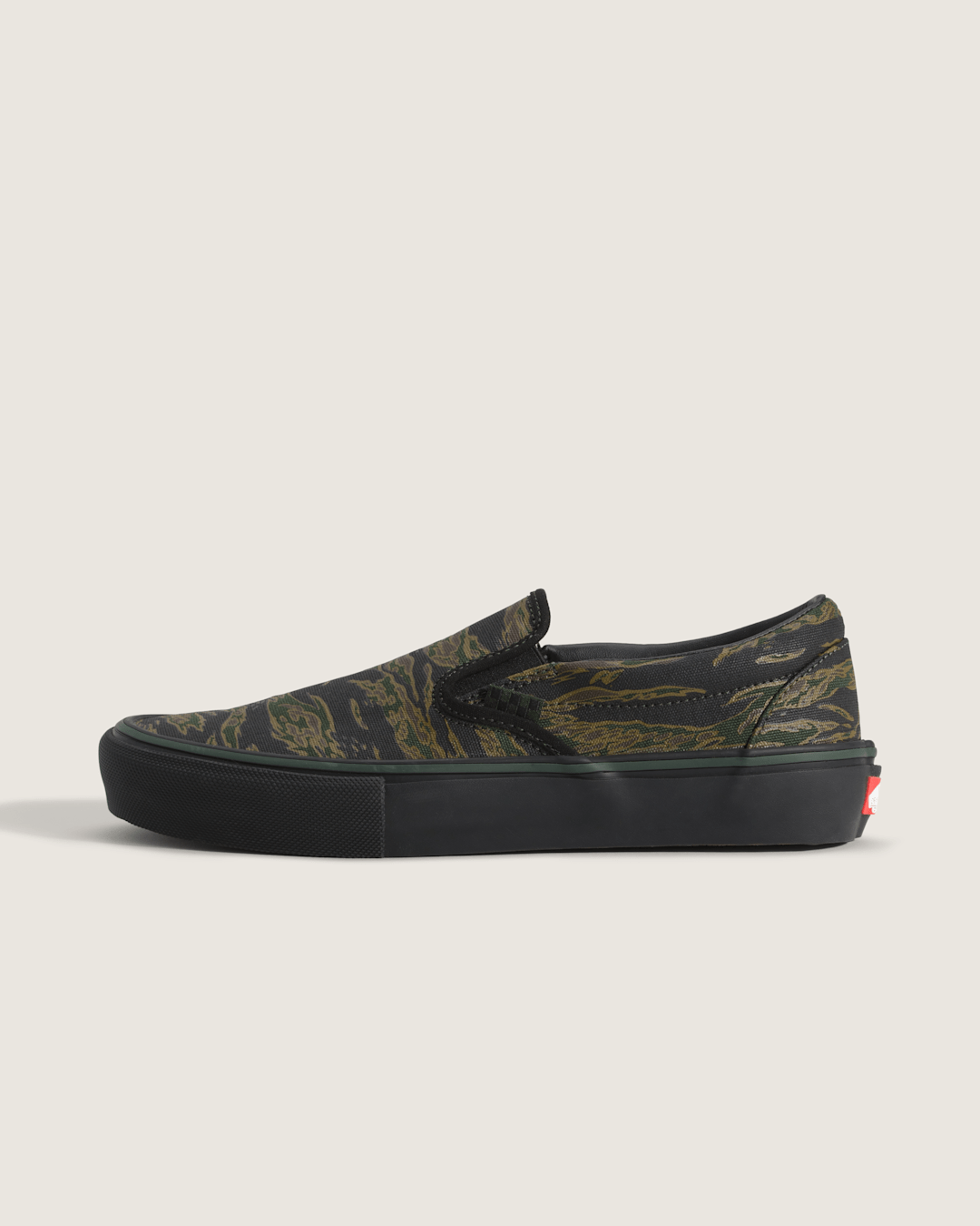 Skate Slip-On Shoe in Camo Green / Black | Vans outlet