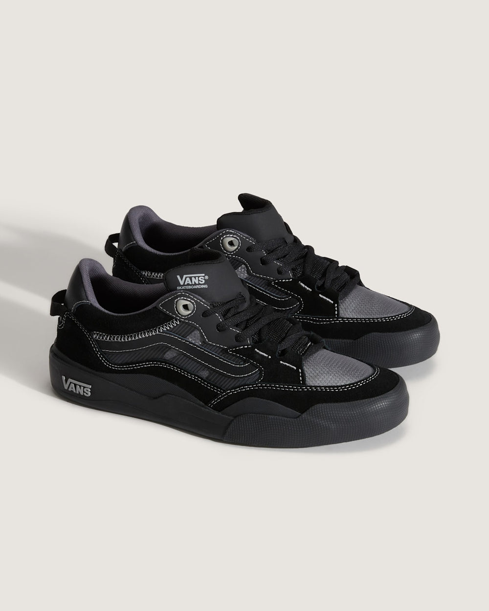 Skate 2 Wayvee Shoe in Black / Grey | Vans online
