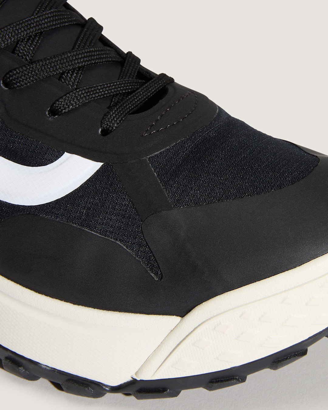 Crosspath Shoe in Black / White | Vans sale