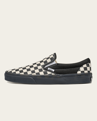 Classic Slip-On Checkerboard Shoe in Checkerboard White / Black | Vans outlet