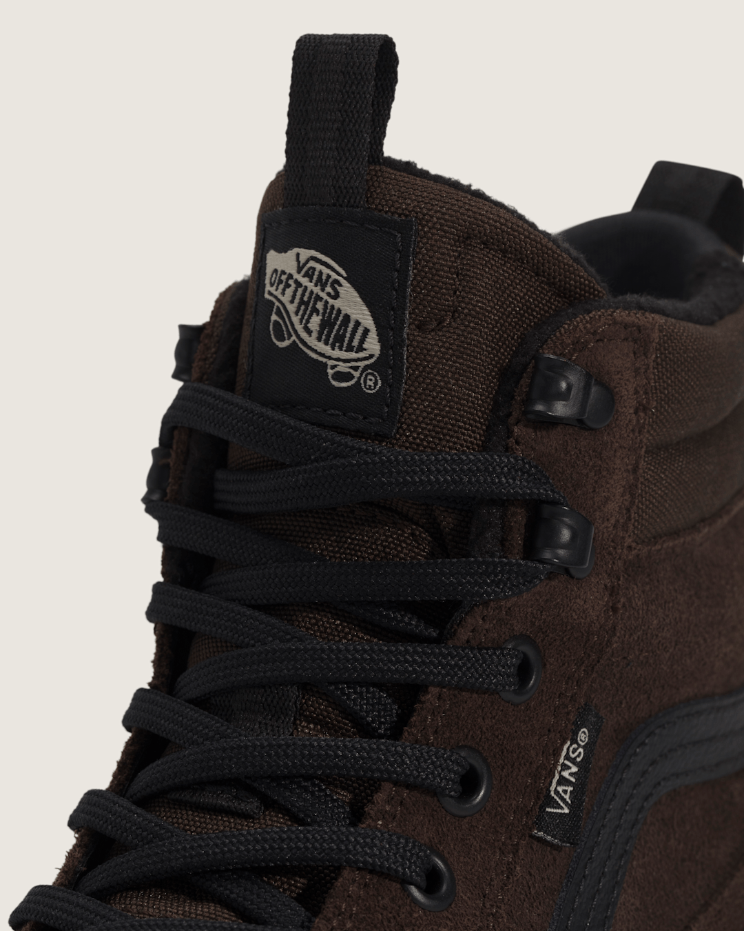 Sk8-Hi Waterproof Insulated Shoe in Brown / Black | Vans online