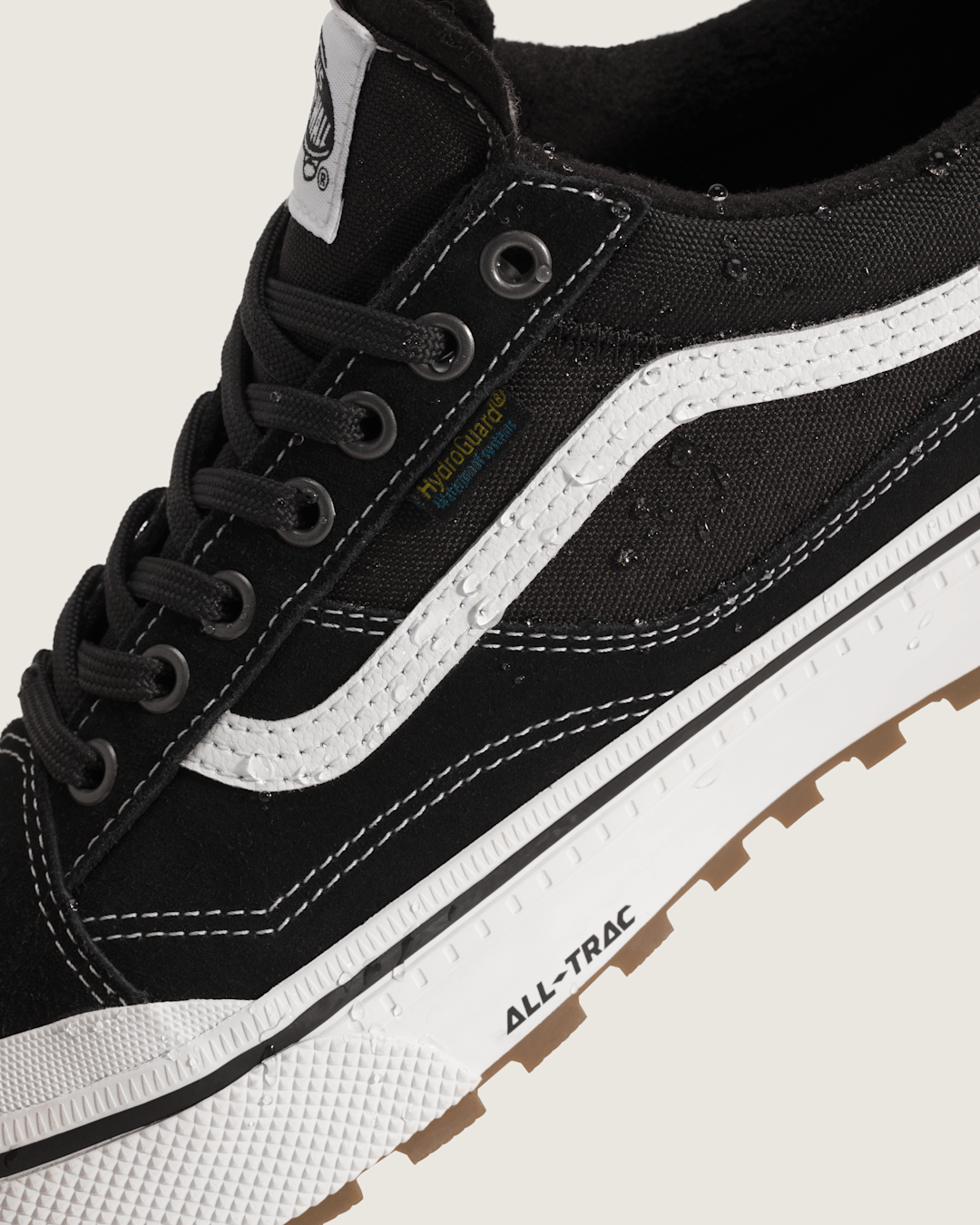 Old Skool Waterproof Insulated Shoe in Black / White | Vans discount