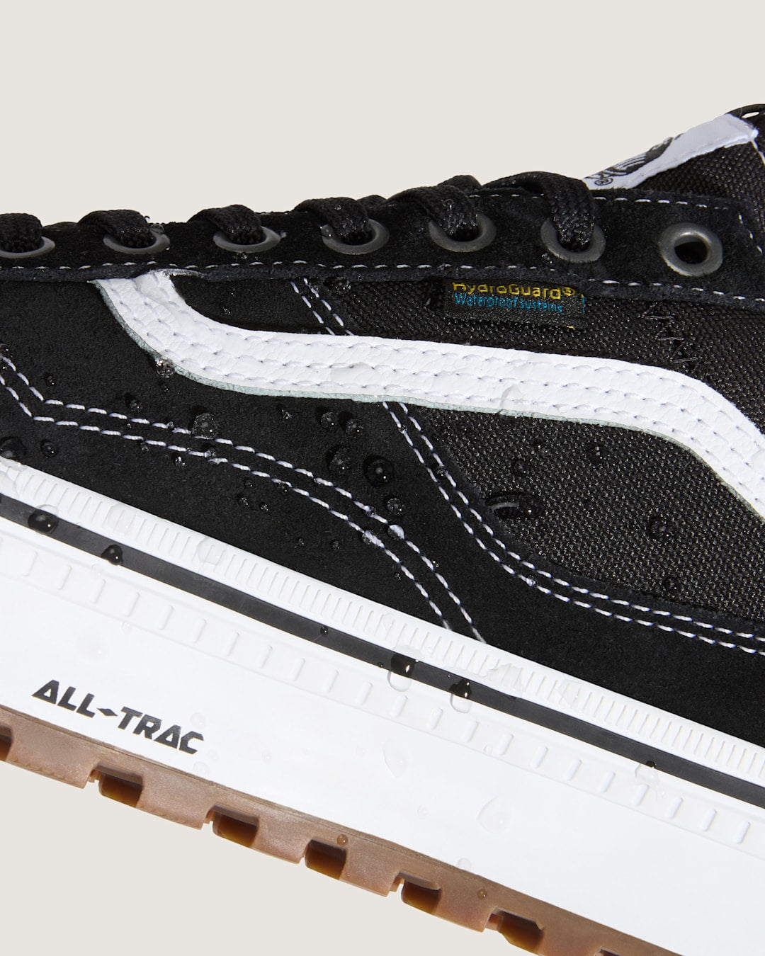 Old Skool Waterproof Insulated Shoe in Black / White | Vans discount