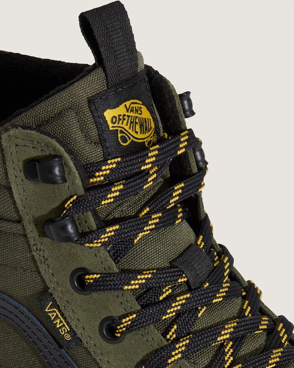 Sk8-Hi Waterproof Insulated Shoe in Green / Black | Vans on sale