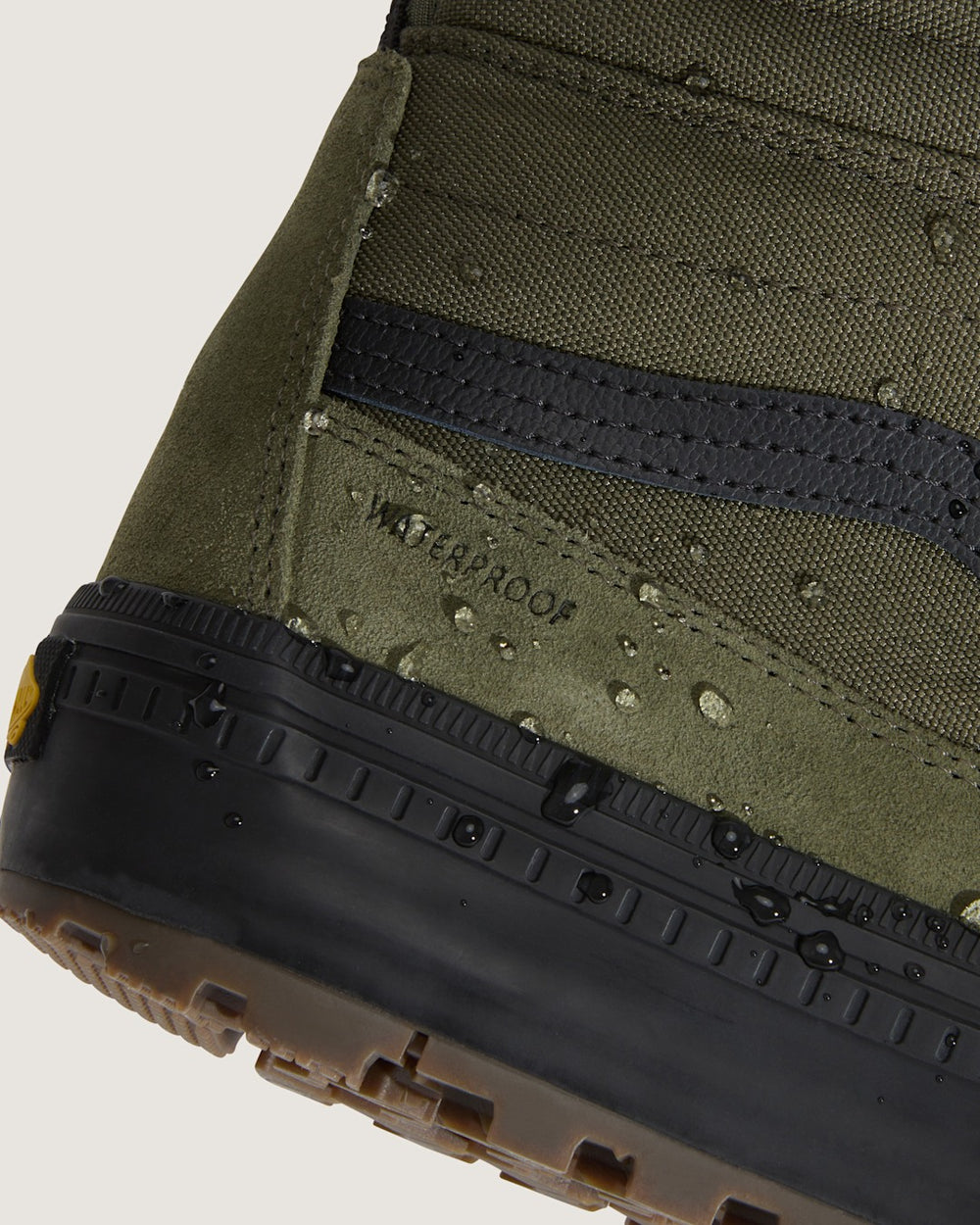 Sk8-Hi Waterproof Insulated Shoe in Green / Black | Vans on sale