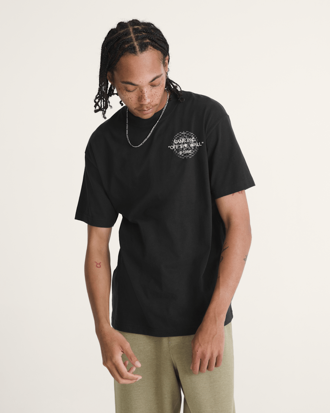Know No Bounds T-Shirt in Black | Vans on sale