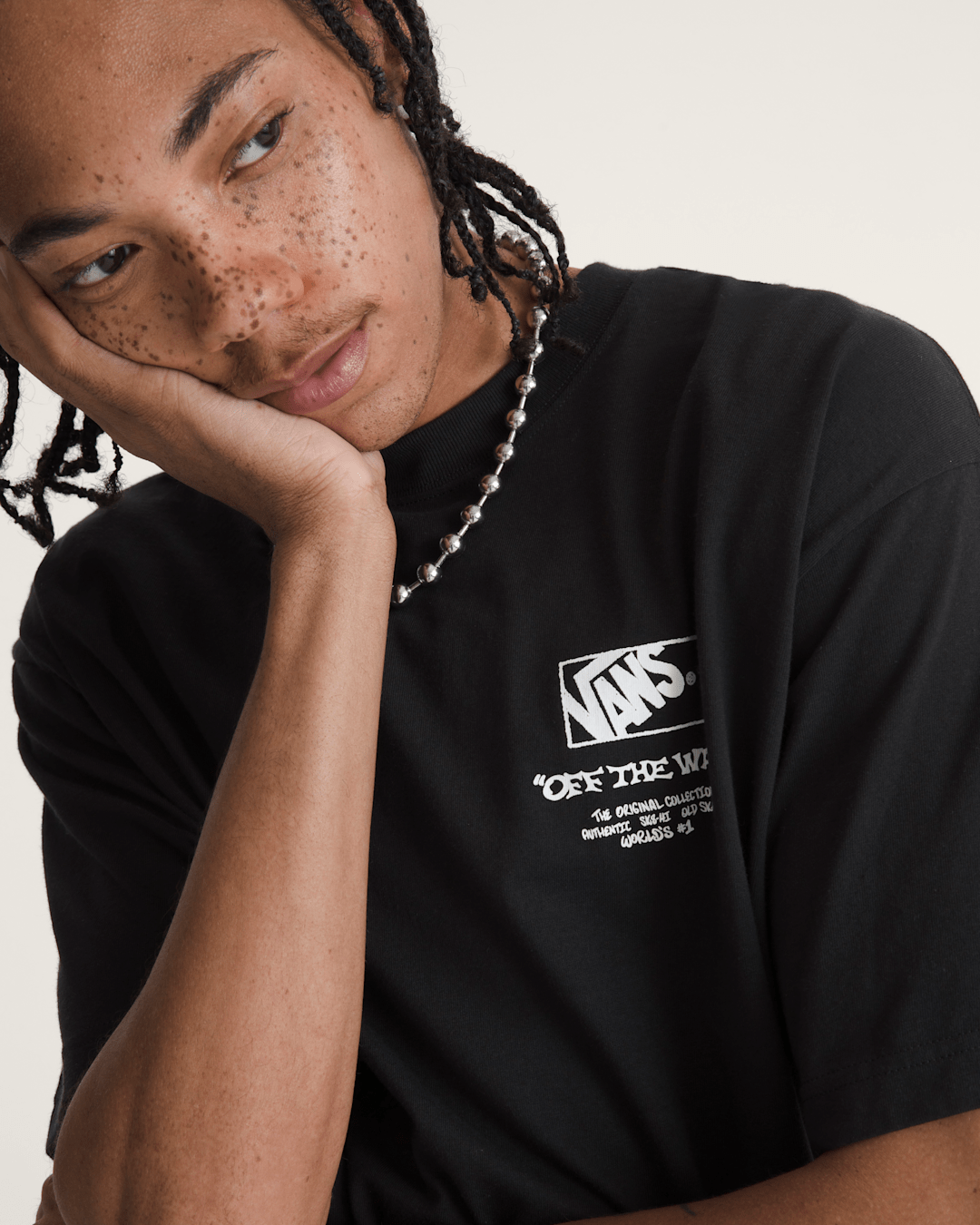 Circle Bones T-Shirt in Black | Vans outlet