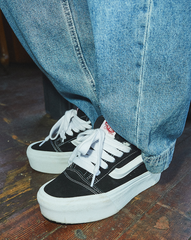 Knu Stack Shoe in Black / True White | Vans on sale