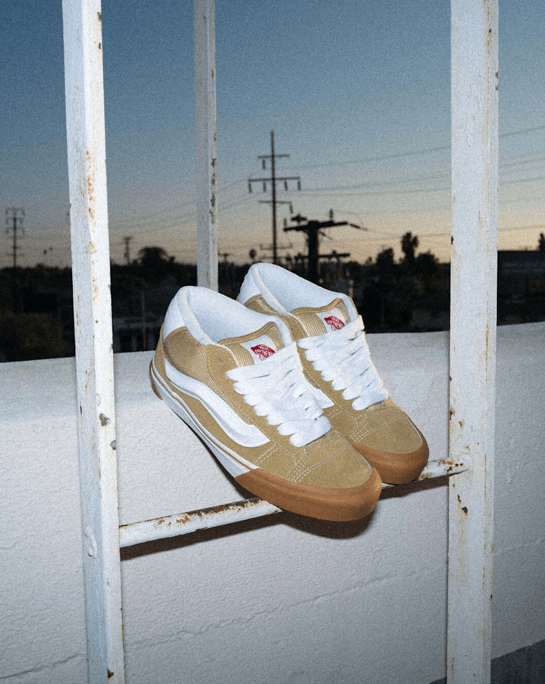 Knu Mid Shoe in Khaki Brown / Gum | Vans online